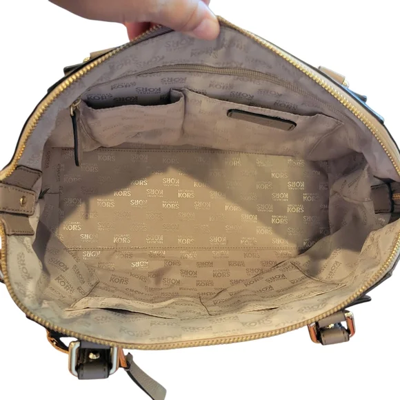 LIKE NEW | Michael Kors | Gilmore Satchel with Crossbody Strap | Putty - Picture 12 of 16